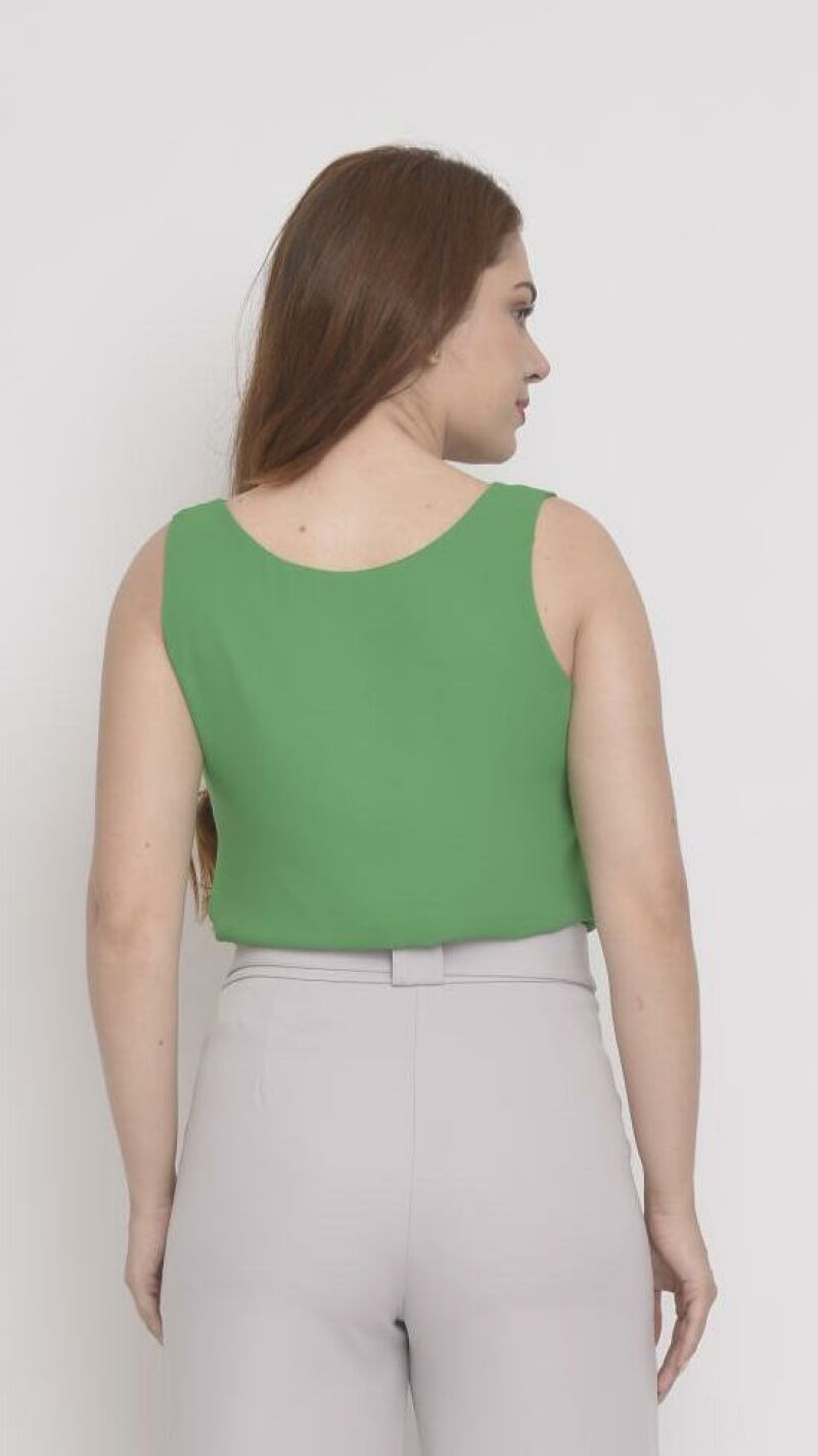 Imagem de Regata Feminina Verde em Crepe com Decote U - Versátil e Elegante